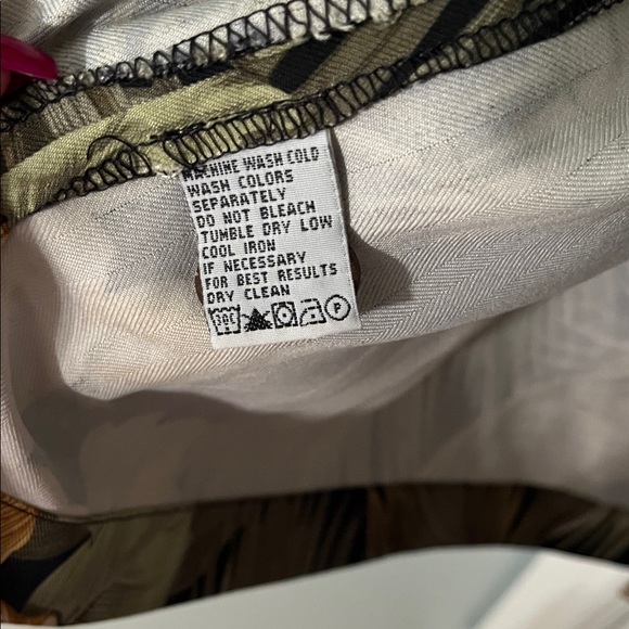 Tommy Bahama 100% silk Tropical print guayabera shirt - Picture 2 of 4